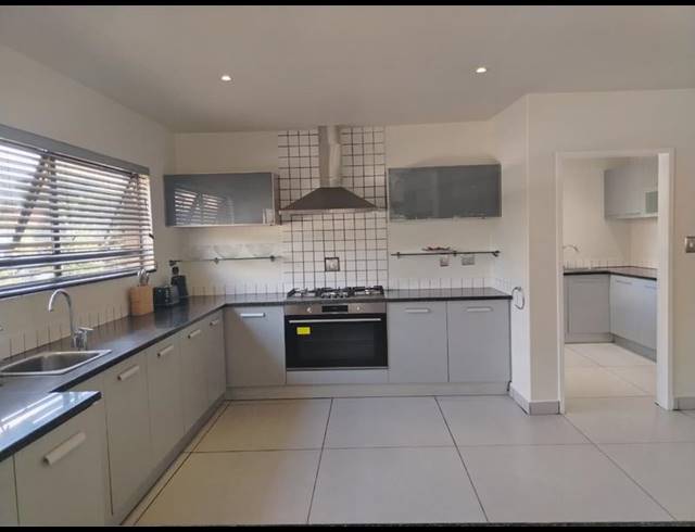 4 BEDROOM APARTMENT FOR SALE IN SANDOWN